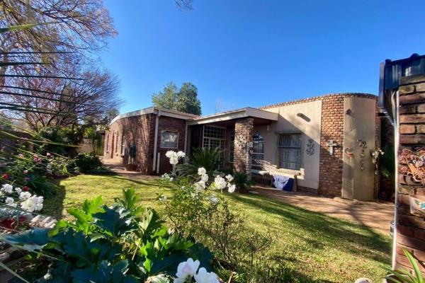 **Please arrange in advance for a viewing time slot**

Exclusive Mandate

This expansive and feature-rich property offers ...