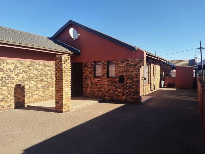 3 Bedroom House for sale in Sebokeng Zone 10 - P24-117339885