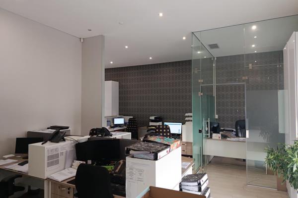 An excellent opportunity to acquire a modern office unit in the sought-after Paardevlei ...