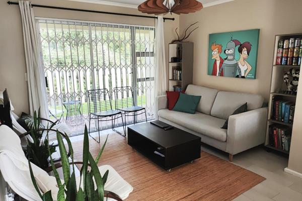 Wake up to birdsong in this sunny, light and private garden flat in a well maintained ...
