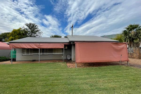 Spacious Family Home
• 3 Bedrooms
• 2 Bathrooms
• TV Room with Fireplace (Kaggel)
• Study Room
• Kitchen
• Scullery ...