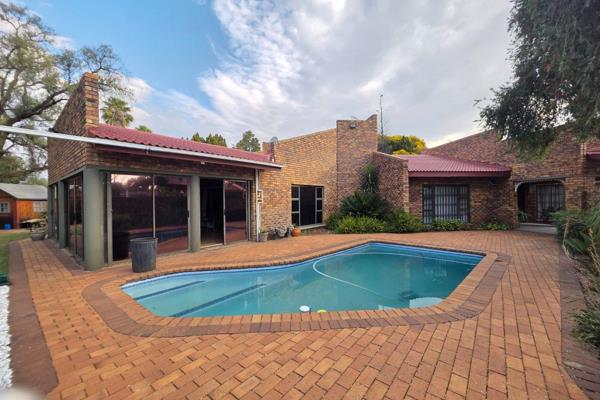 Step into a family-friendly home situated in Golf Park, Meyerton, where space and light flow effortlessly from room to room.
This ...