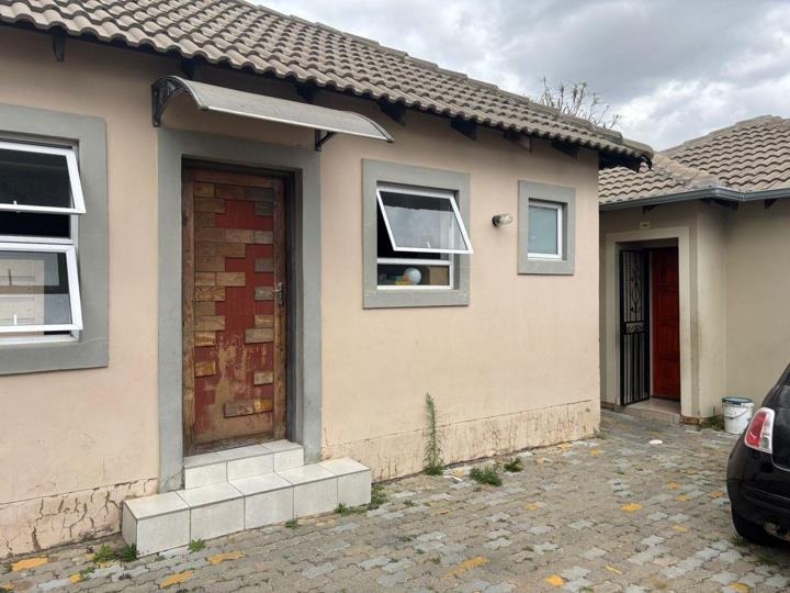 2 Bedroom House for sale in Riverside View - P24-117345252