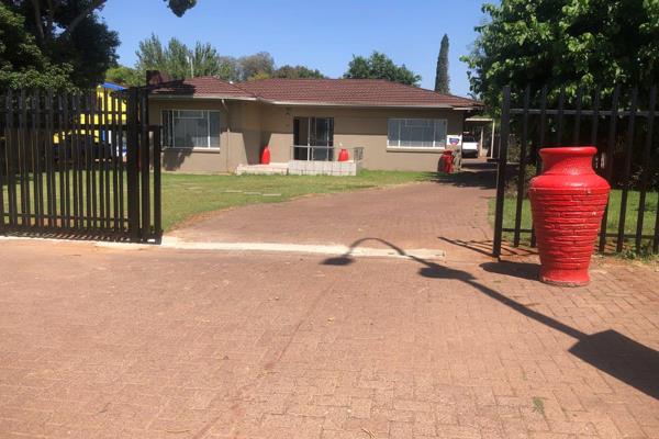 This stand has a direct entrance from the busy road  - across the TUT hostile and on route to schools and shopping centers
With its ...