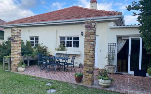 3 Bedroom House for sale in Diep River