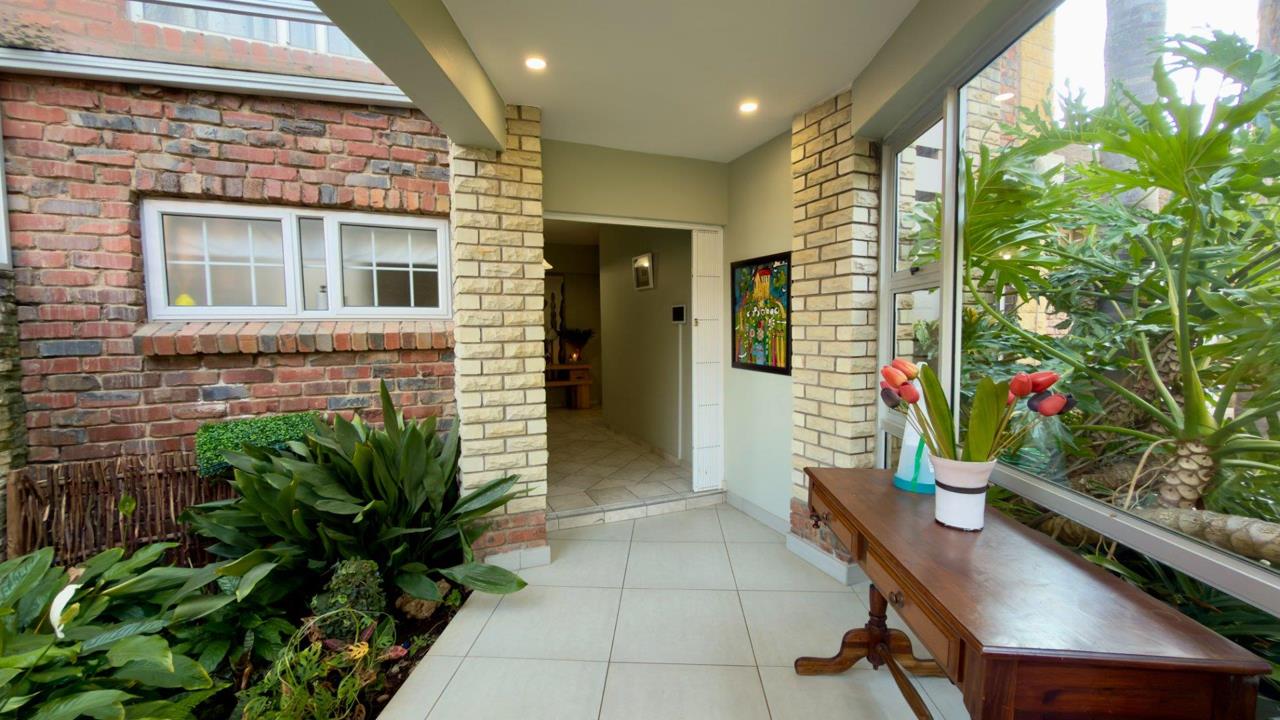 5 Bedroom House for sale in Heuwelsig - Erns Jansen 9 - Bloemfontein