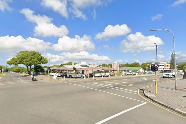 This office and showroom space to let in George Central is prominently positioned on a corner lot in Albert Street, offering excellent ...