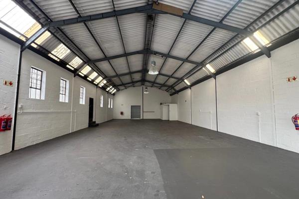 This 360 m² warehouse unit on the ground floor features a practical layout designed ...