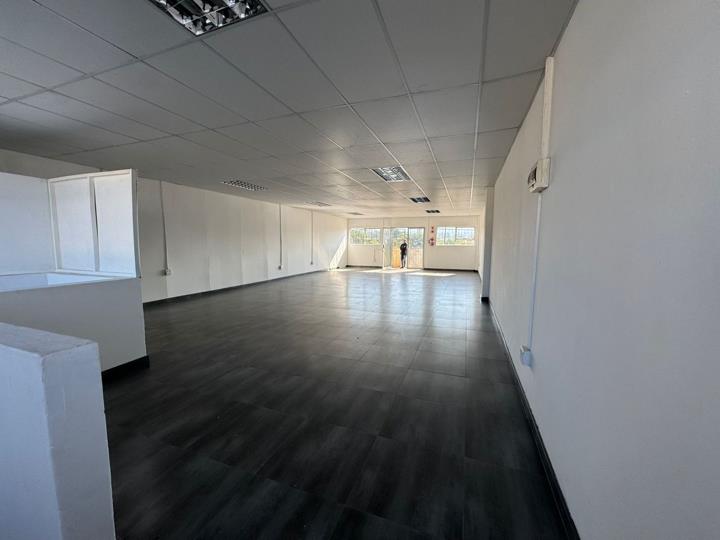 Commercial property to rent in Mountain Rise - P24-117355231
