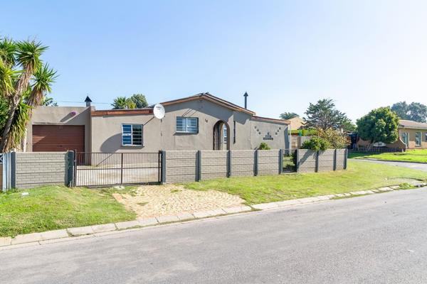 Welcome to your dream family home! Perfectly positioned in the sought-after pocket of Forest Heights, Eersteriver, this impressive ...