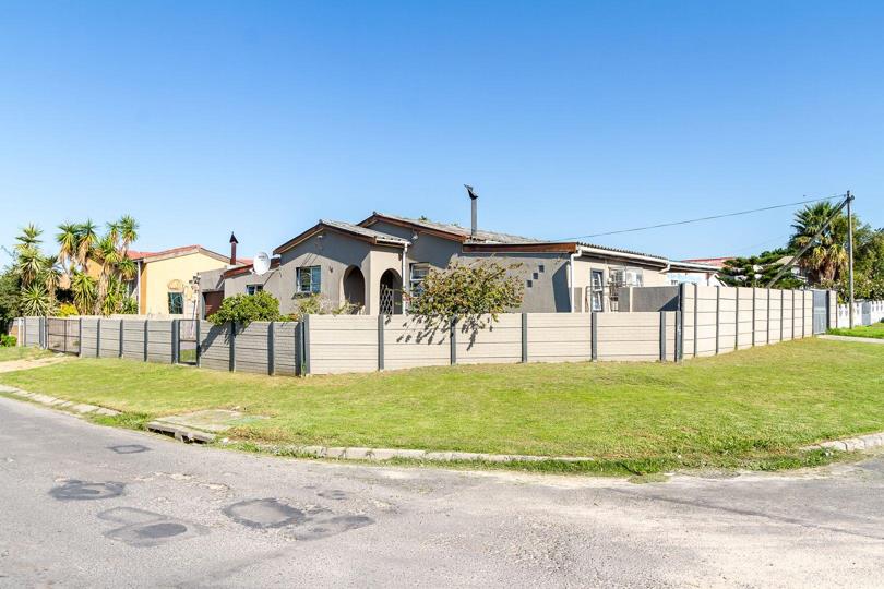 Listing number: P24-117272387, Image number: 2, Front View