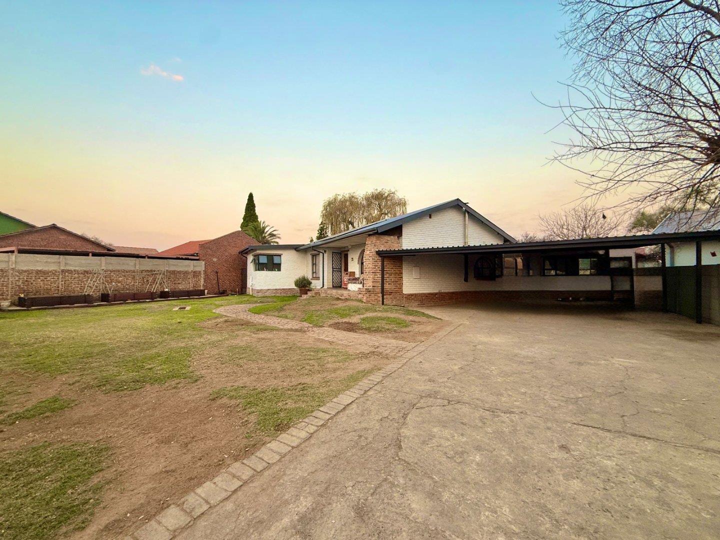 3 Bedroom House for sale in Dalview - P24-117356887