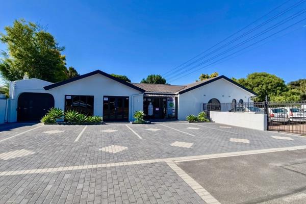 These offices are found on busy road, situated in Panorama with excellent foot traffic, good frontage and ample parking. Situated in ...