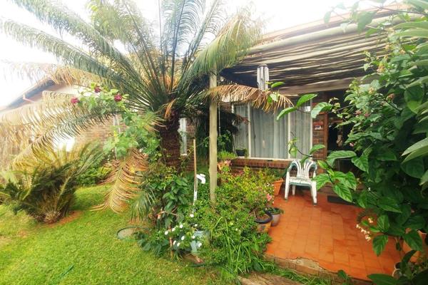 Welcome to Gita van Vuuren Properties!
This low levy huge 88 sqm property offers you ...
