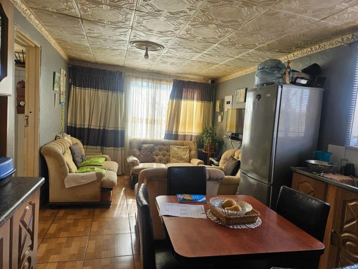Listing number: P24-117359594, Image number: 2