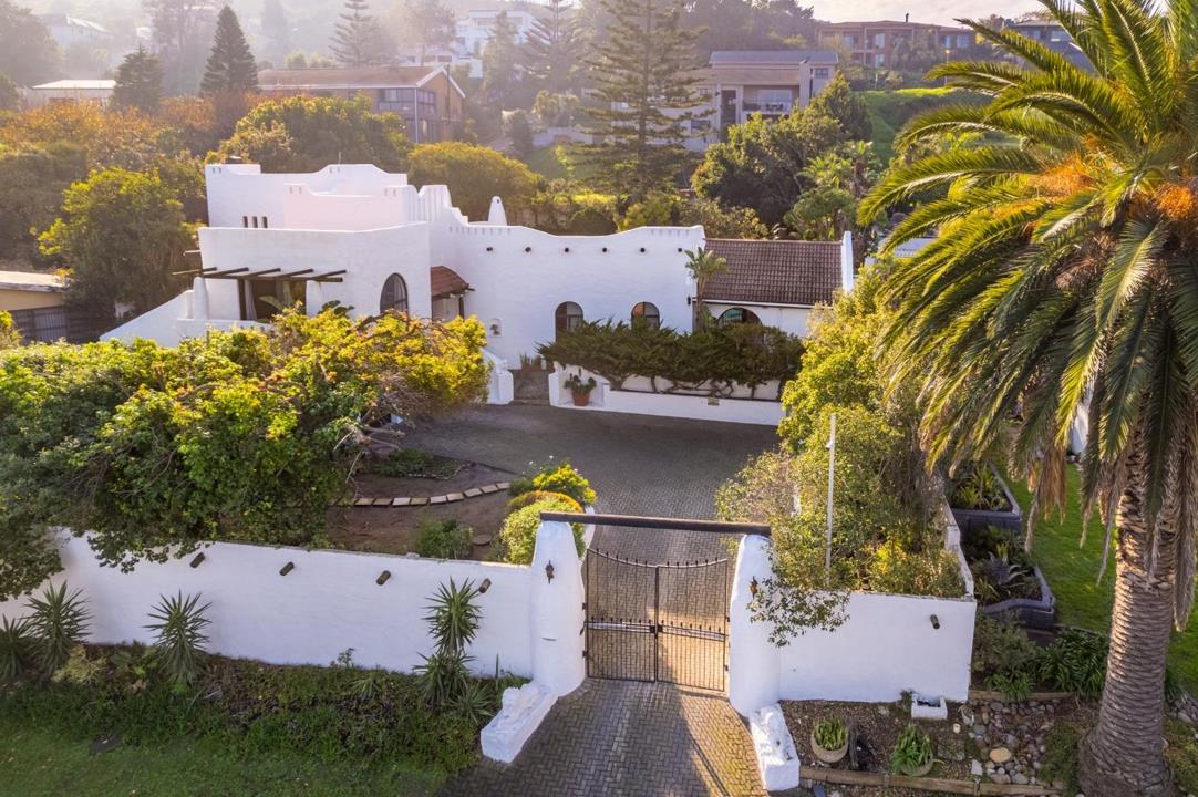 3 Bedroom House for sale in Loevenstein - 14 Mahogany Crescent - Bellville