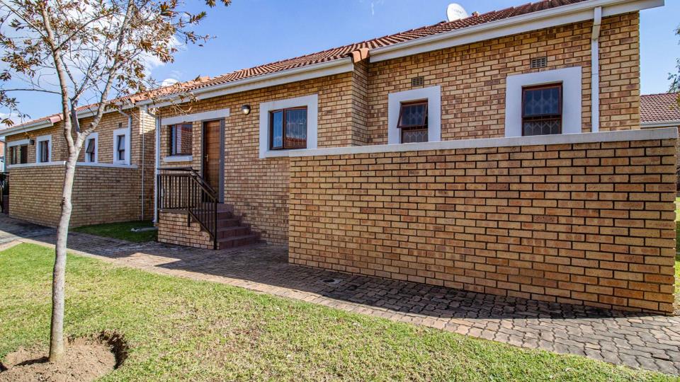 2 Bedroom Townhouse for sale in Randpark Ridge - 149 Manor Park, 26 ...
