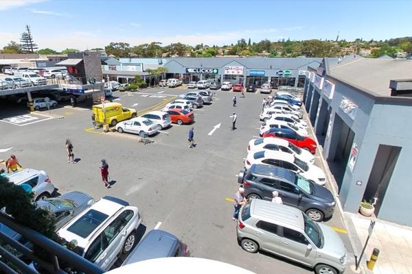 Ipic Shopping Centre Vredenburg embraces the typically pleasant weather of the West ...