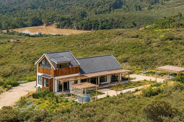 ** SOLE MANDATE **

Positioned within the highly sought-after De Vierde Liefde Nature ...