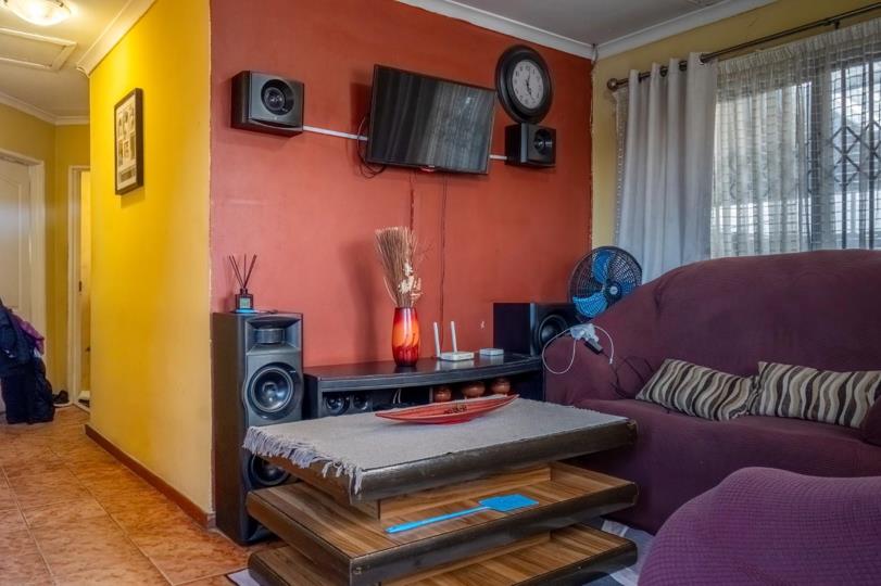 Listing number: P24-117363401, Image number: 2