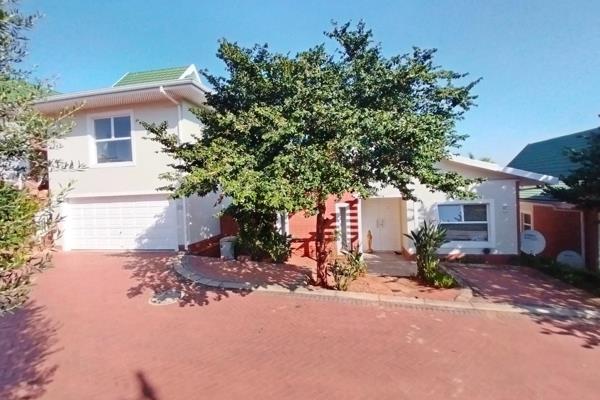 Modern 3-Bedroom Freestanding House with Income-Generating Flatlet in Prestigious Kindlewood Estate 

"Modern Living, Endless ...