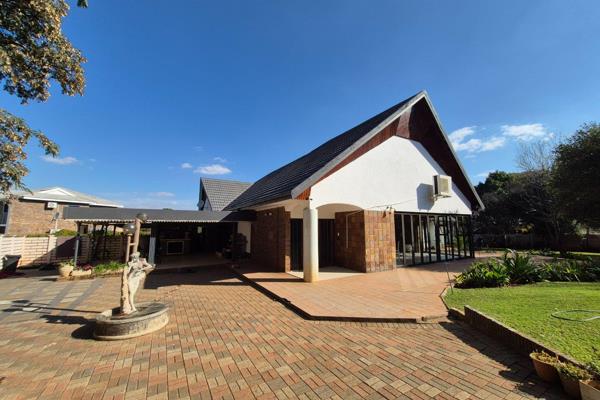 Discover the perfect balance of luxury, comfort, and sustainability in this exceptional family home. Offering spacious living areas, outstanding entertainment spaces, comprehensive security, and impressive off-grid features, this ...