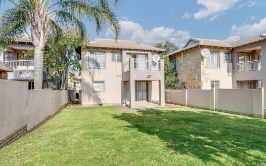 3 Bedroom Townhouse for sale in Ruimsig Country Estate
