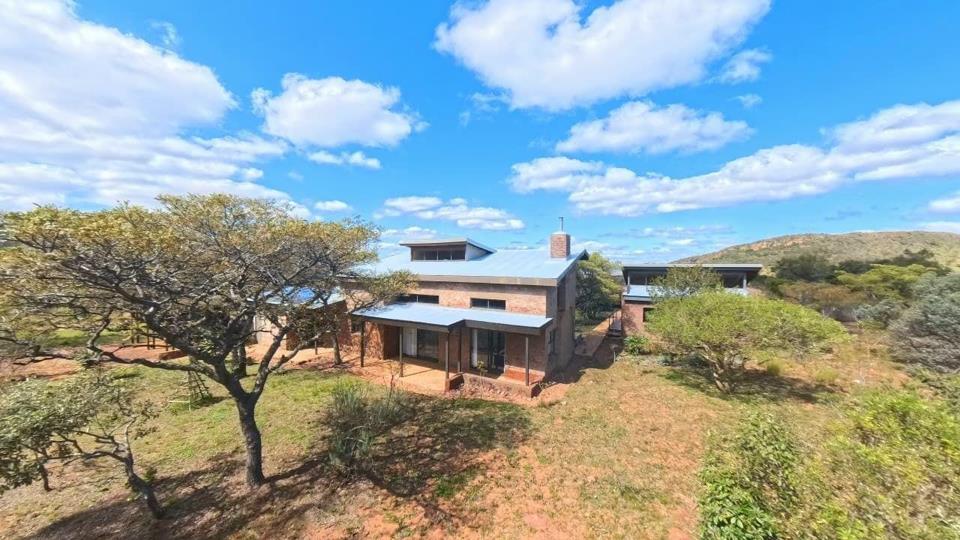 4 Bedroom House for sale in Modimolle - P24-117366920