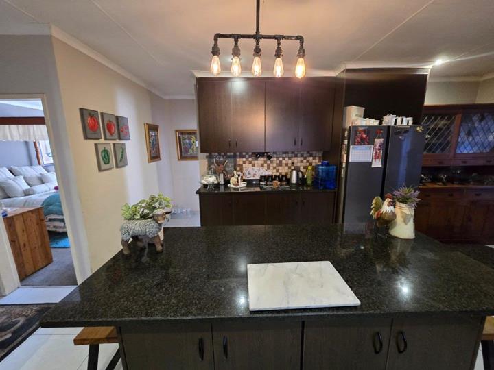 Listing number: P24-117368288, Image number: 3