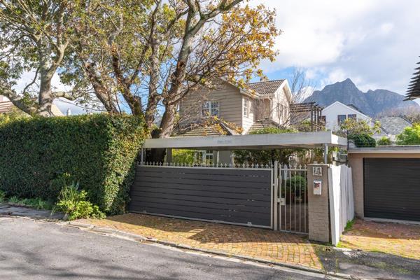 Perfectly positioned in the heart of the Golden Mile of Rondebosch, close to all ...
