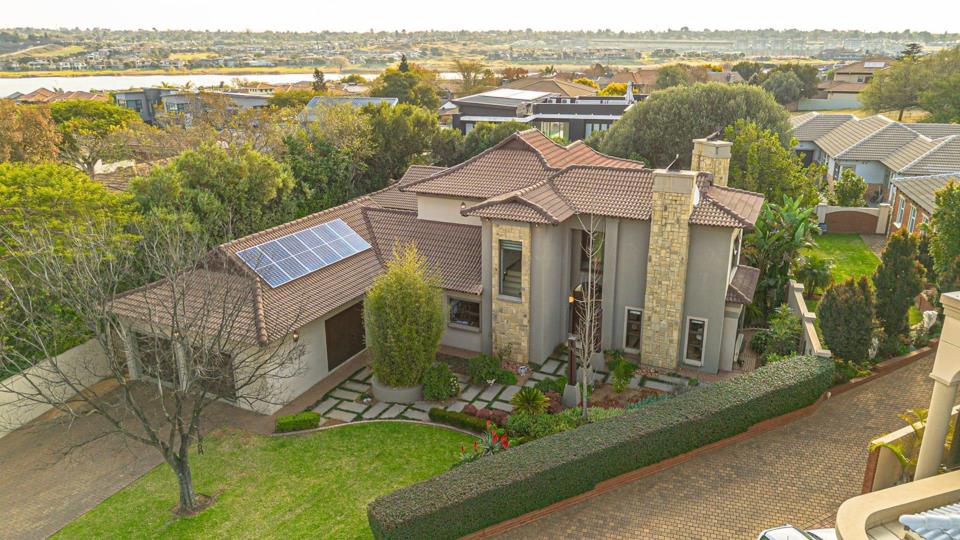 4 Bedroom House for sale in Ebotse Golf Estate - P24-117369891