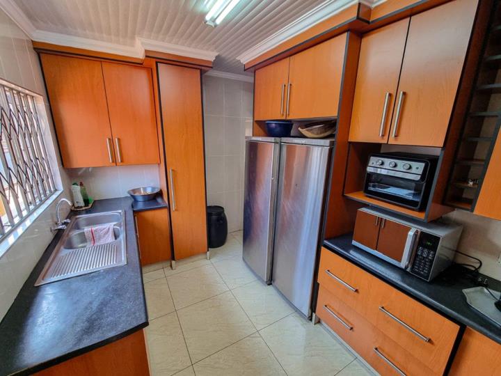 3 Bedroom House for sale in Rondebult - P24-117370676