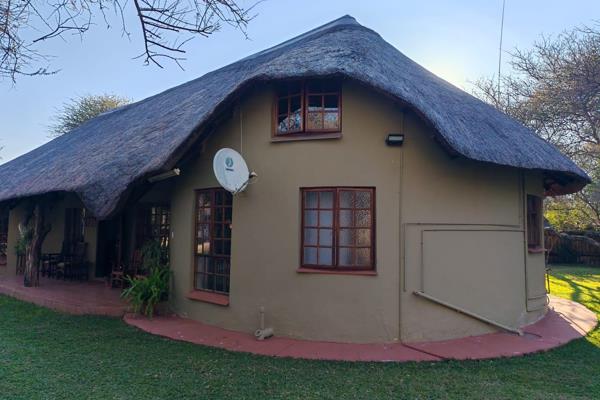 Spacious 4-Bedroom Bushveld Retreat in Constantia Minerale Bron

Escape to the Ultimate Bushveld Lifestyle!
Discover the perfect blend ...