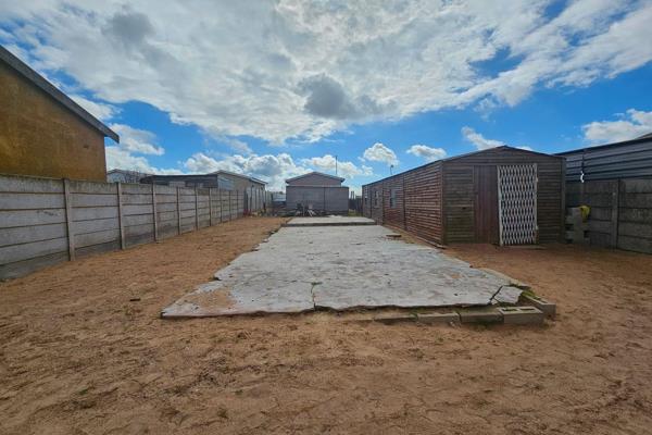 Exclusive Sole Mandate.

Prime Location Near Main Road.

A rare opportunity awaits! Perfectly positioned near the main road, this piece ...