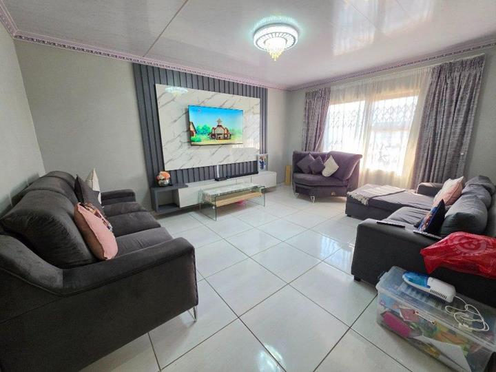 Listing number: P24-117371400, Image number: 3