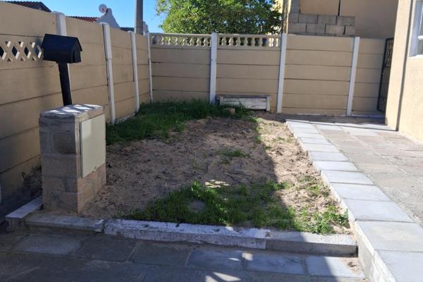 Please note: only enquiries submitted via the website or telephone calls will be attended to.

This neat and secure 2 bedroom flat is ...