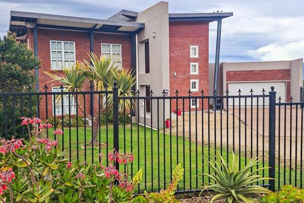 EXCLUSIVE SOLE MANDATE
Wake up to magnificent views overlooking Worcester's ...
