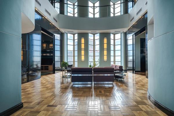 Commercial, residential as well as short term letting possible!

You do not walk down a hallway to get here. The direct lift opens, and ...