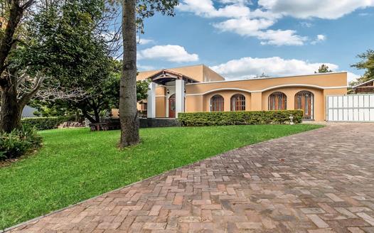4 Bedroom House for sale in Waterkloof Glen