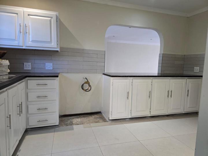 Listing number: P24-117382969, Image number: 2