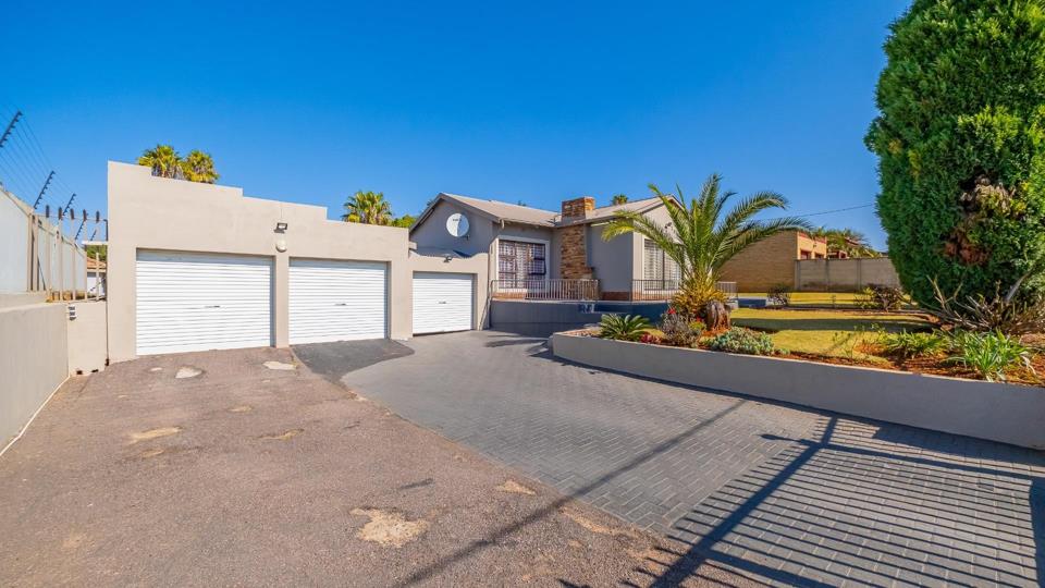 Listing number: P24-117382980, Image number: 2