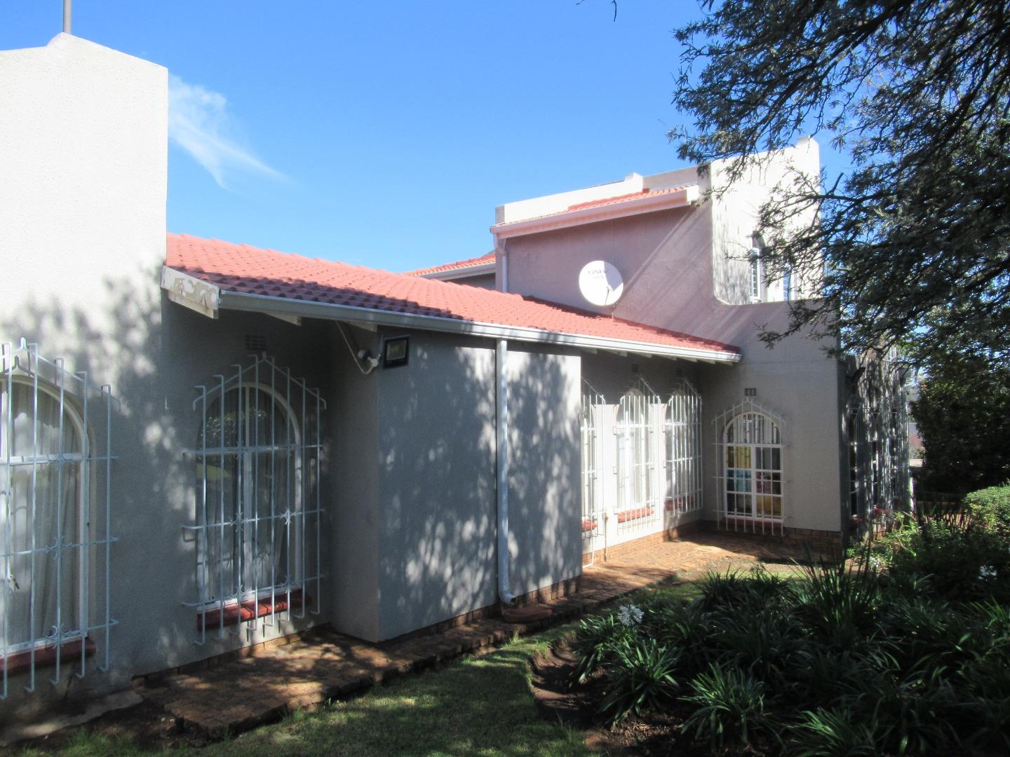 4 Bedroom House for sale in Mulbarton - P24-112887550