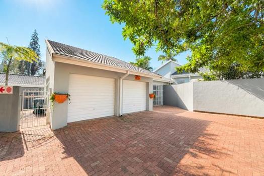 3 Bedroom Townhouse for sale in Waterkloof Glen