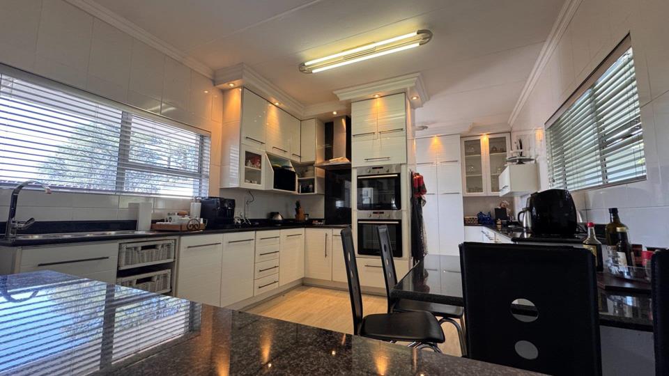 Listing number: P24-117383818, Image number: 2