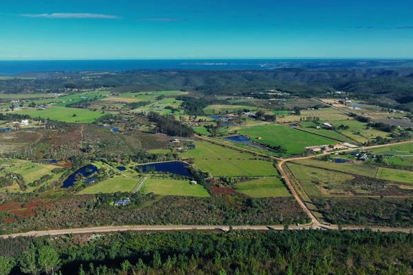 An exceptional 36-hectare property in the heart of The Crags, offering breathtaking panoramic views across the surrounding countryside ...