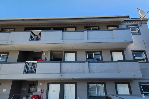 One-bedroom apartment for sale in Pinelands, Anfield Village. This vacant unit features a bathroom, an open-plan lounge and kitchen, and one parking space. 

With a size of 38 square meters, this property offers comfortable ...
