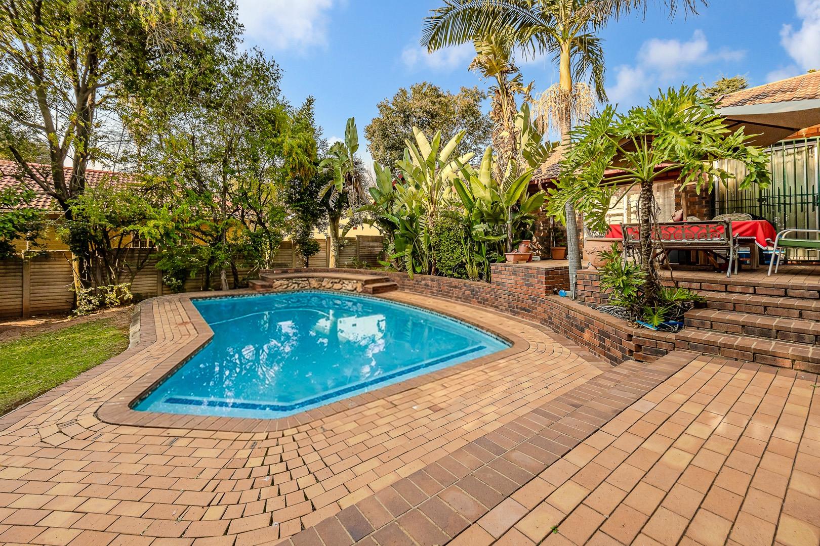3 Bedroom House for sale in Radiokop - 1000 Opera Street - P24-117388247