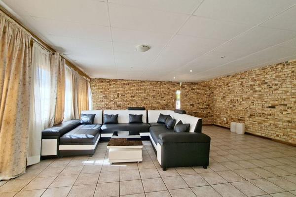 Offering generous space and excellent potential, this 6-bedroom home is situated in a secure, well-established complex in the ...