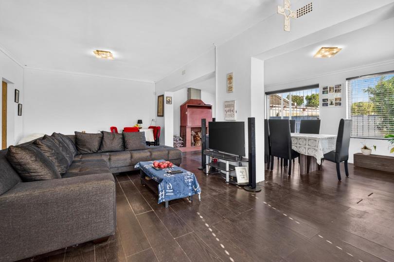 Listing number: P24-117390476, Image number: 2