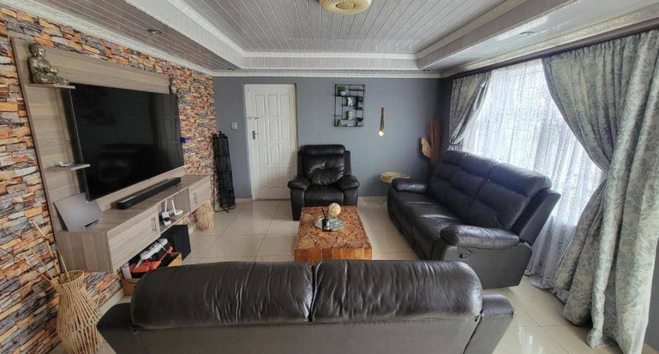 Listing number: P24-117392916, Image number: 2